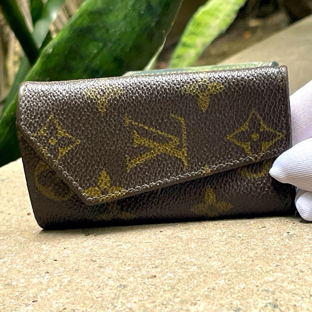LOUIS VUITTON *Fixer* Monogram Rare Asymmetrical Flap Key Ring Holder (Vintage)